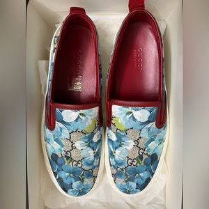 Gucci Supreme Slip-On Sneakers. Size. 36 1/2. Blue floral prints.